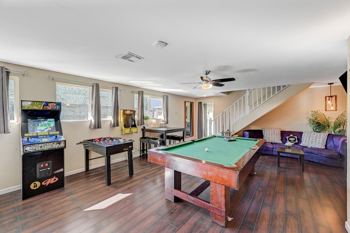 15 Beds, Heated Pool, Near Strip | Vibes dot Vegas gallery image 4