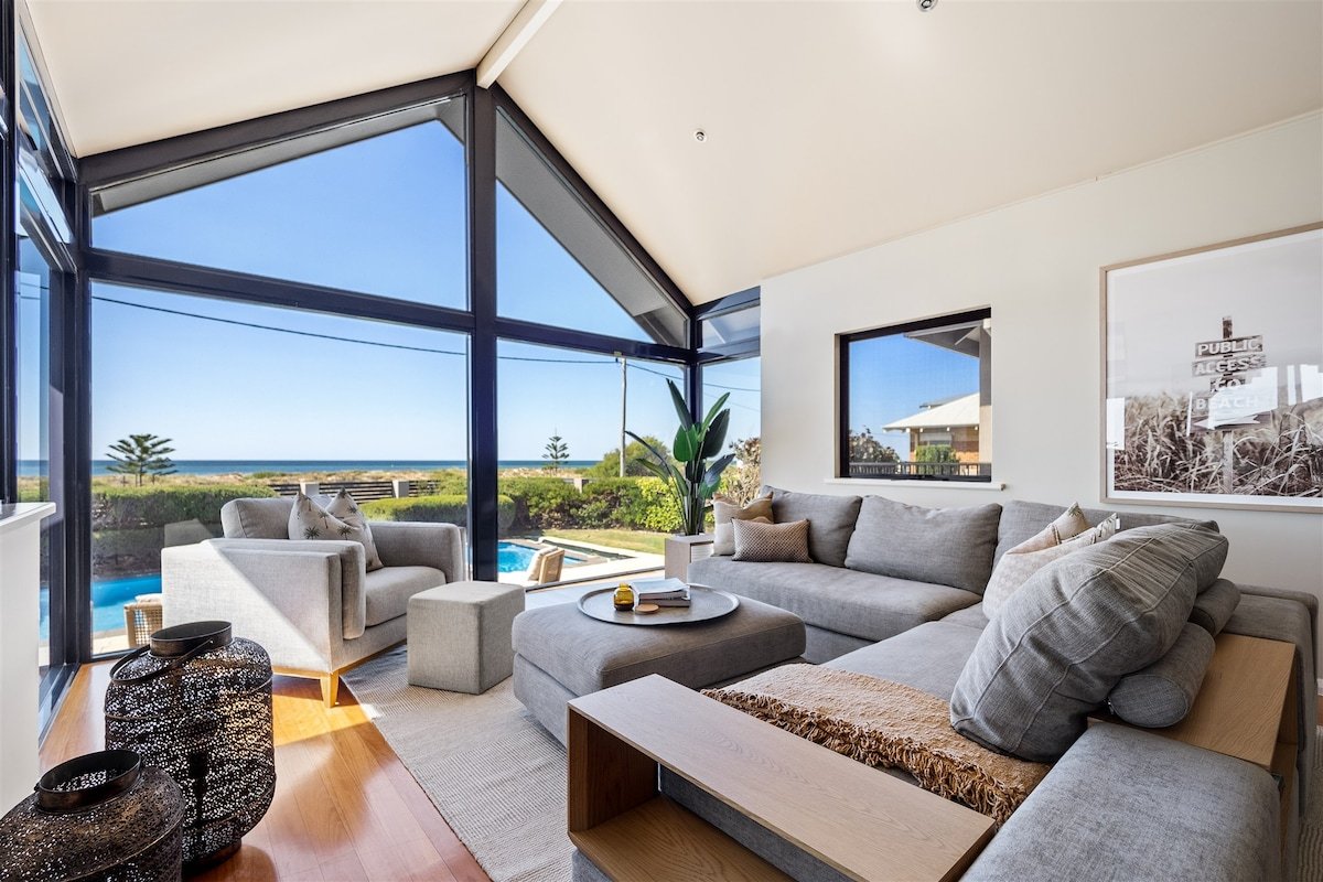 Tides Edge—Stunning Pool House by the Beach gallery image 2