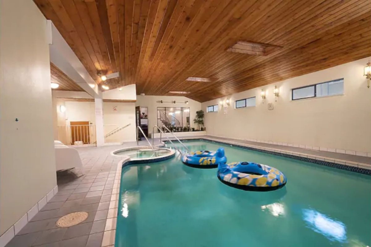 Amazing Pool Home-8 Min to Downtown /Free Parking