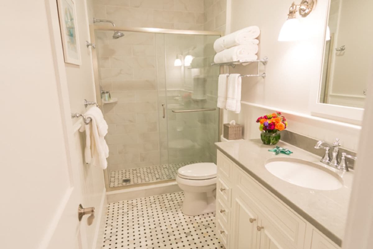 Gorgeous Condo w/Roof Deck, Harbor Views on Thames gallery image 2