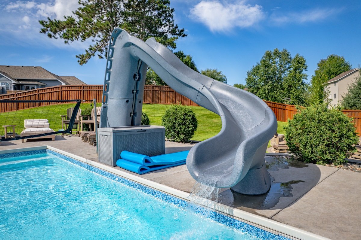 Lux Retreat-Indoor Hot Tub+Sauna+Designer Finishes gallery image 3