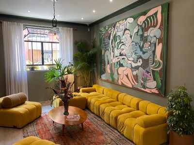 Wake up in an Art Gallery / Luxury Vacation Home