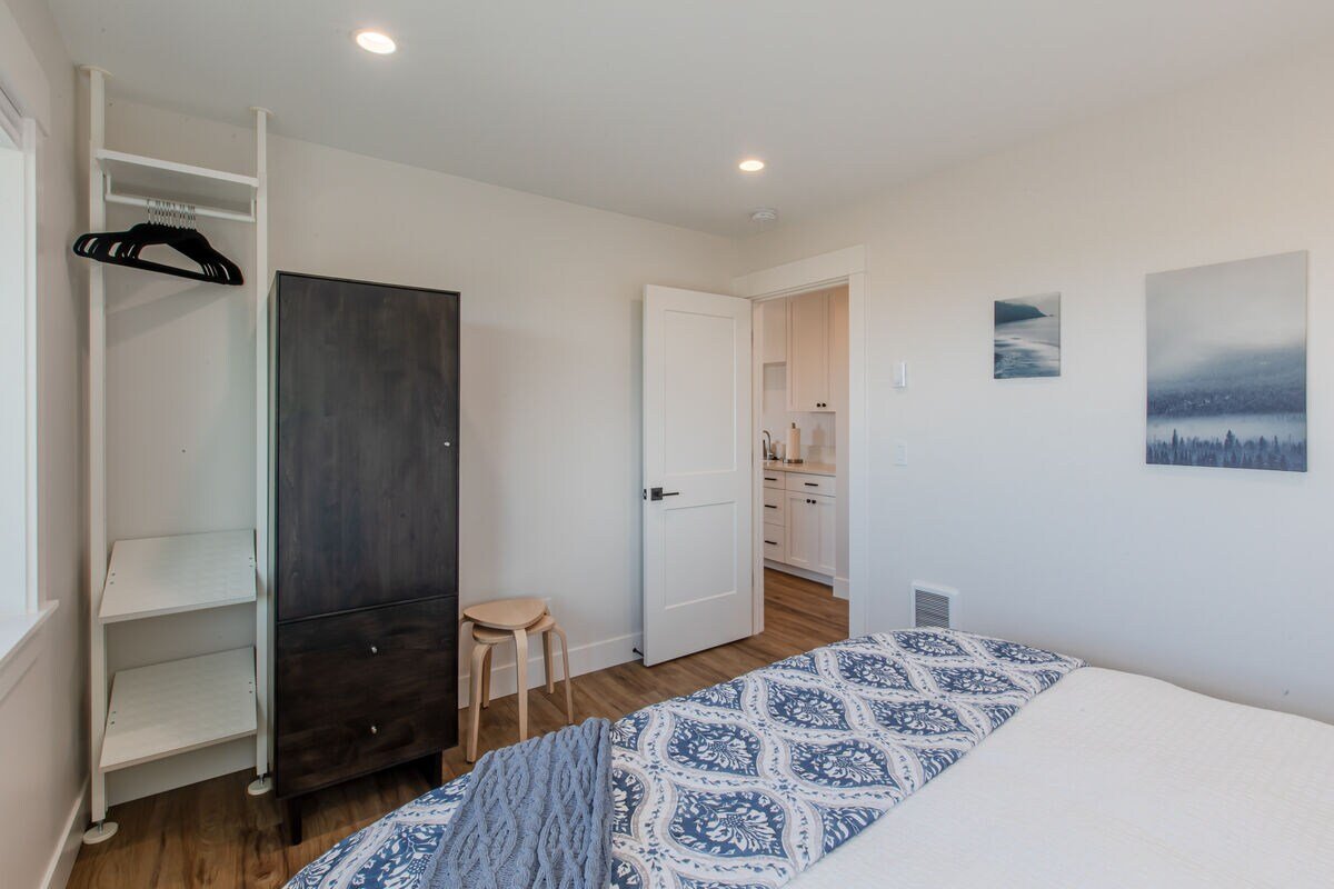 Oceanfront Monthly Stay | Modern Condo + Fire Pit gallery image 4