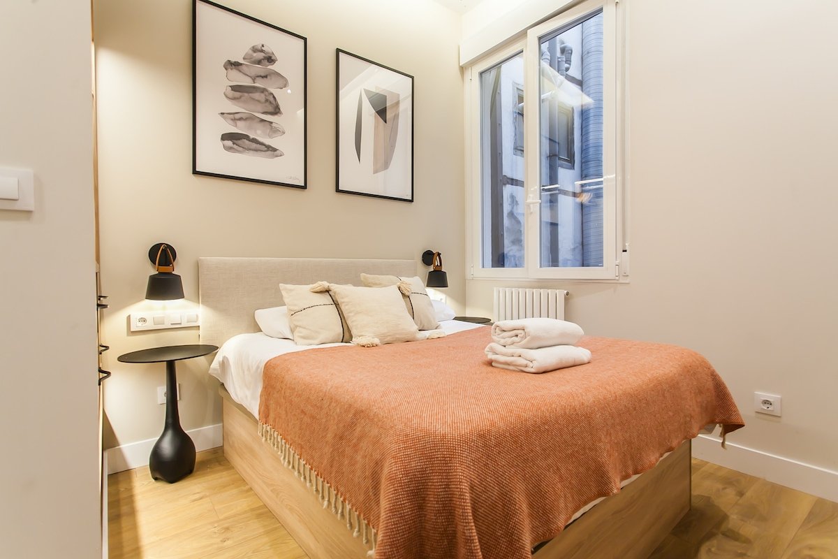 Luxury in Malasaña: 3hab/3baños – 8 pax – Ascensor gallery image 4