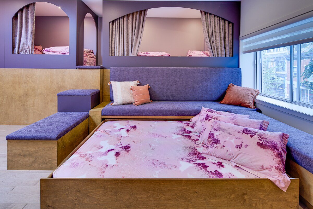 Walk Score 96 | King | 65” TV | W/D | AC gallery image 4