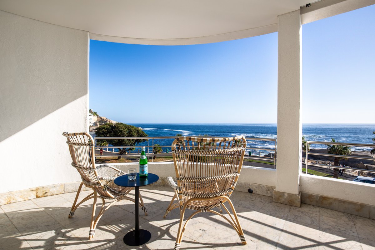 Art Deco Condo on Saunders Beach