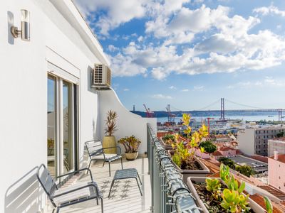 Casa Bay Duplex – Terrace & river view in Estrela