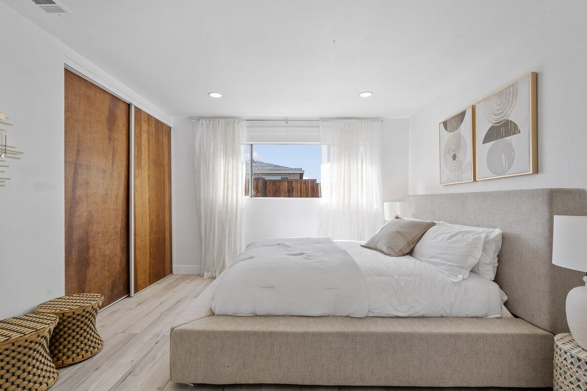 Stylish Euro Chic Retreat – Live Tastefully in SJ gallery image 4