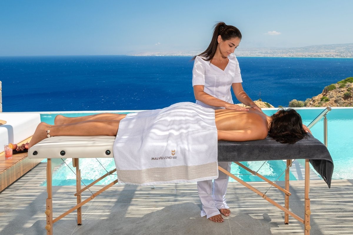 Villa Regina, Stunning sea views & infinity pool! gallery image 5