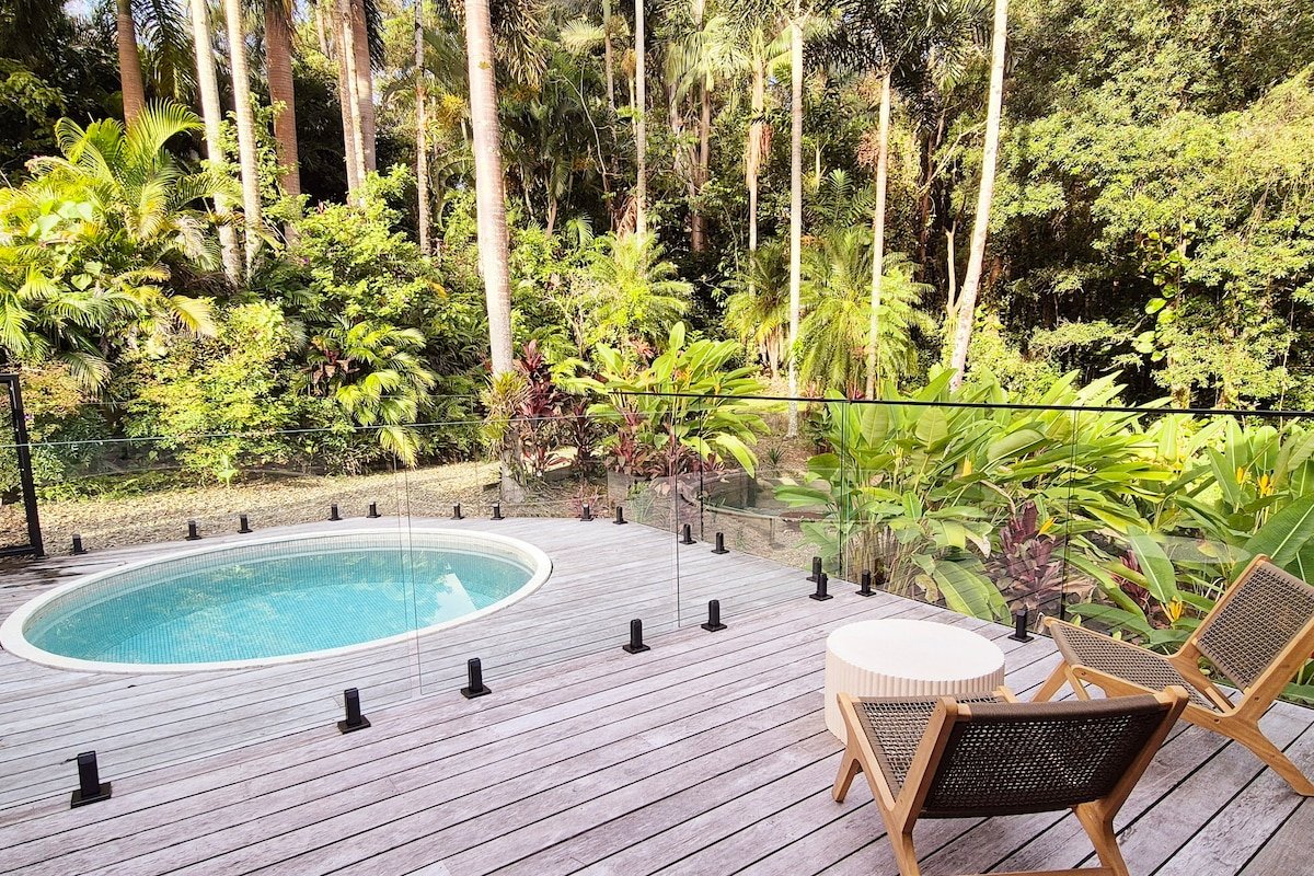 Tropical rainforest oasis – Black Lotus gallery image 2