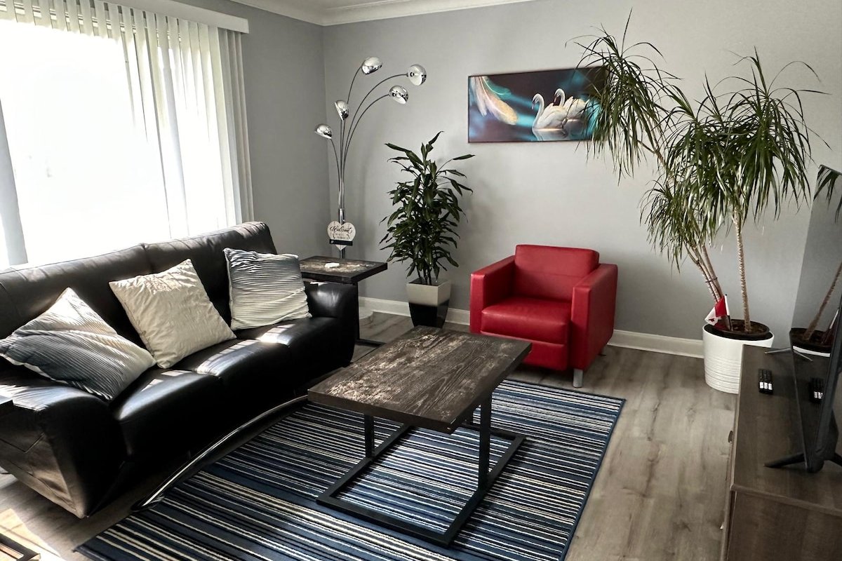 Spotless 4 bedrooms , 4 Beds, Sleep 8 in Winnipeg gallery image 5