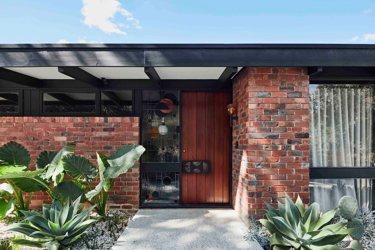 Luxurious Mid-Century Modern Home, Yarra Valley gallery image 2