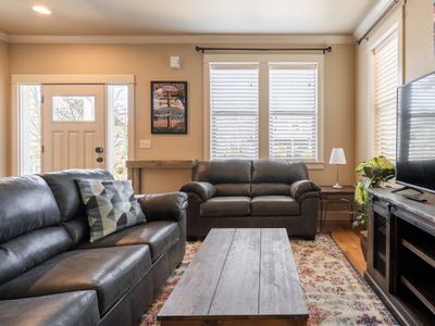 2BR/2BA • Garfield Retreat • Modern Build • Walkab