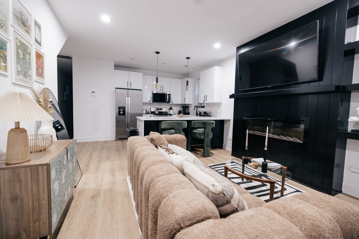 Parisian Retreat near University of Chicago Campus