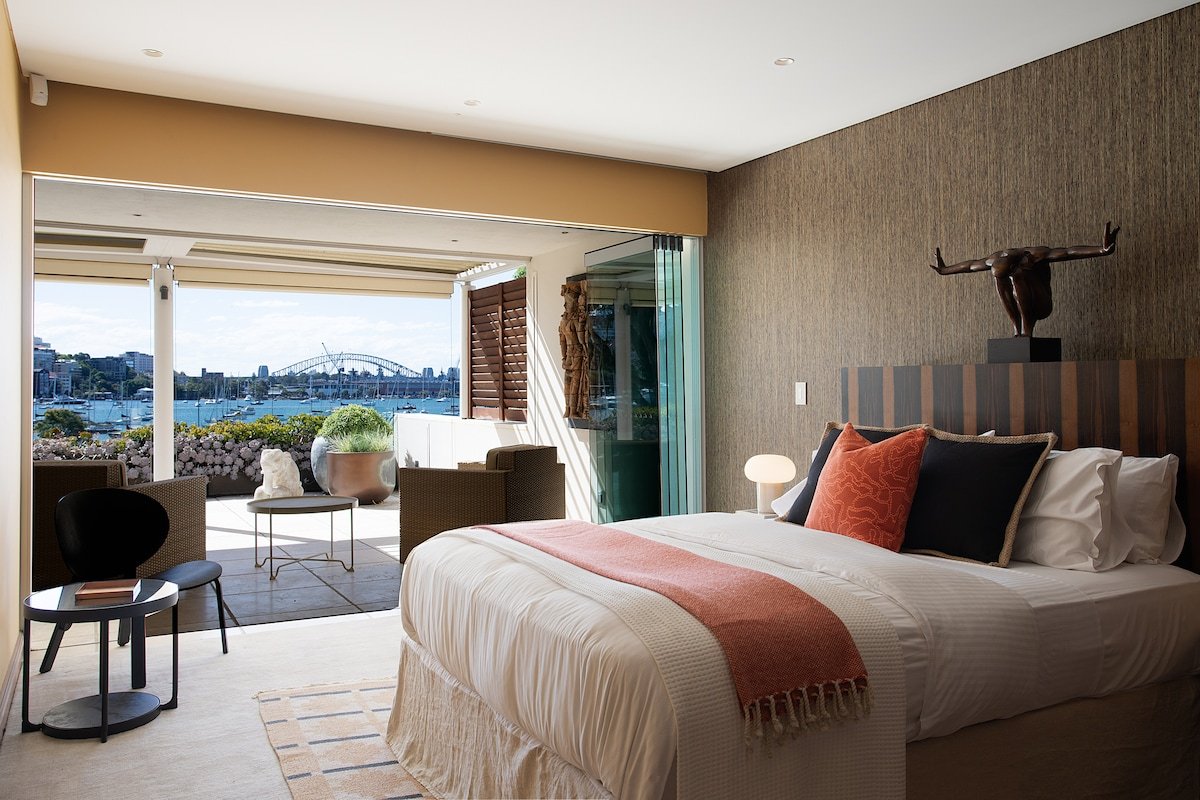 OMG Sub-Penthouse + Pool + Bridge Views gallery image 3