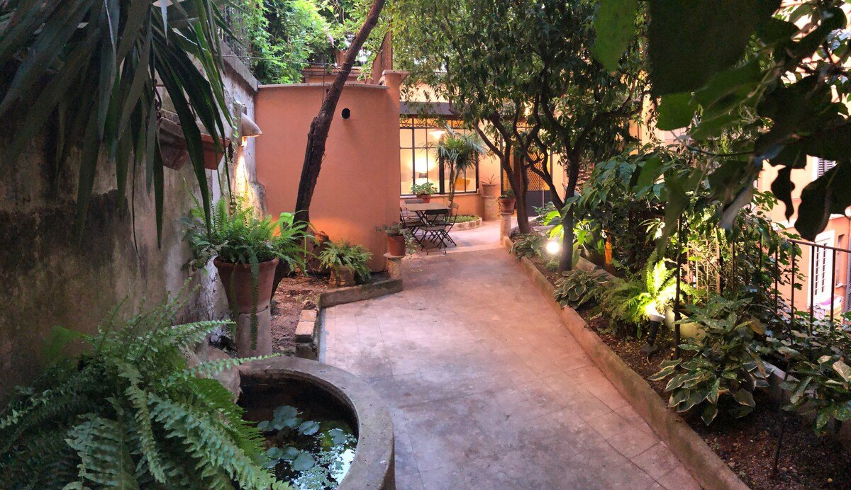 A peaceful garden behind the Coliseum gallery image 3