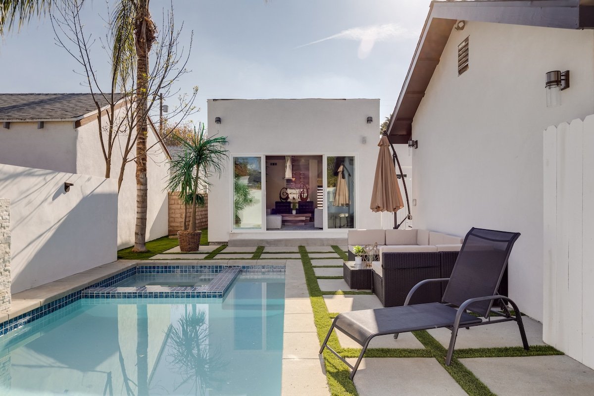 Los Angeles villa monthly gallery image 2