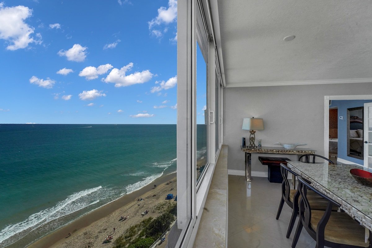 2 BR Apt w/ amazing view of beach, pool, beach bar gallery image 5