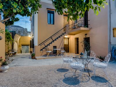 Villa with View, Garden Outdoor Shower & Sunbeds