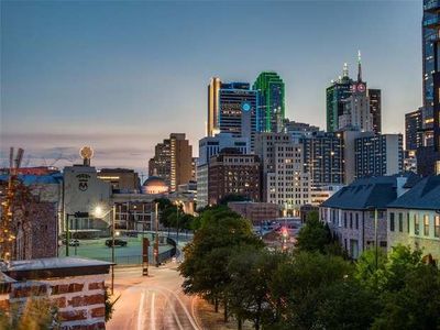 Downtown~3 Bedroom Ensuite~Walkable~Rooftop!