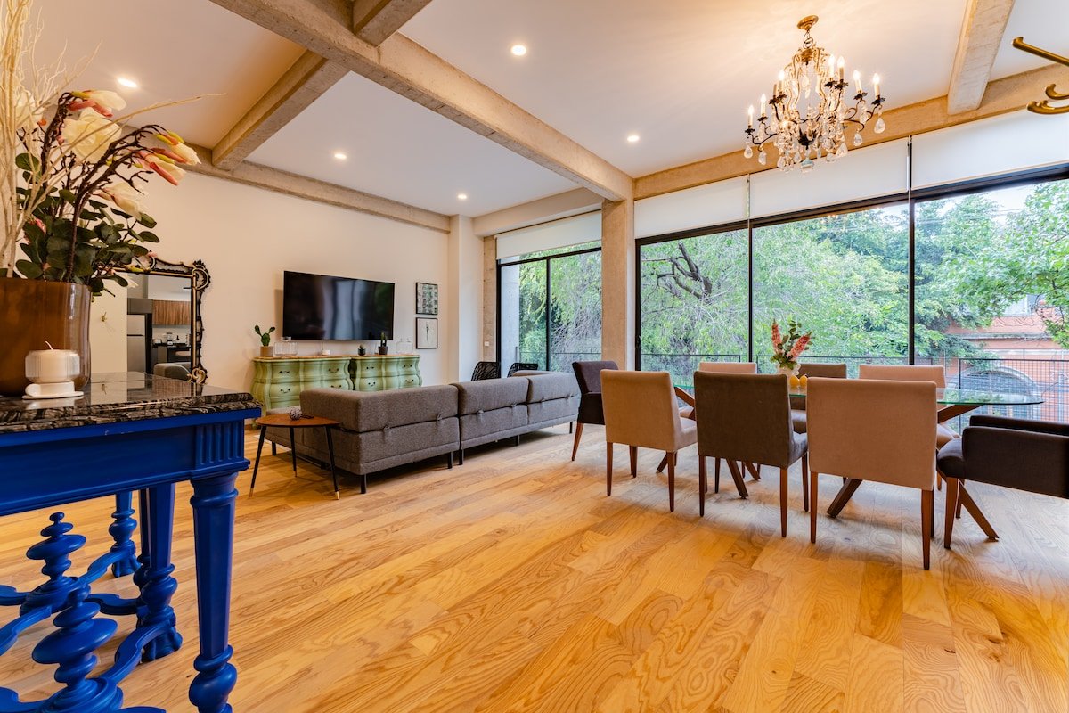 Stylish Haven w/ Balcony Steps to Jazz Bar & Cafés gallery image 2