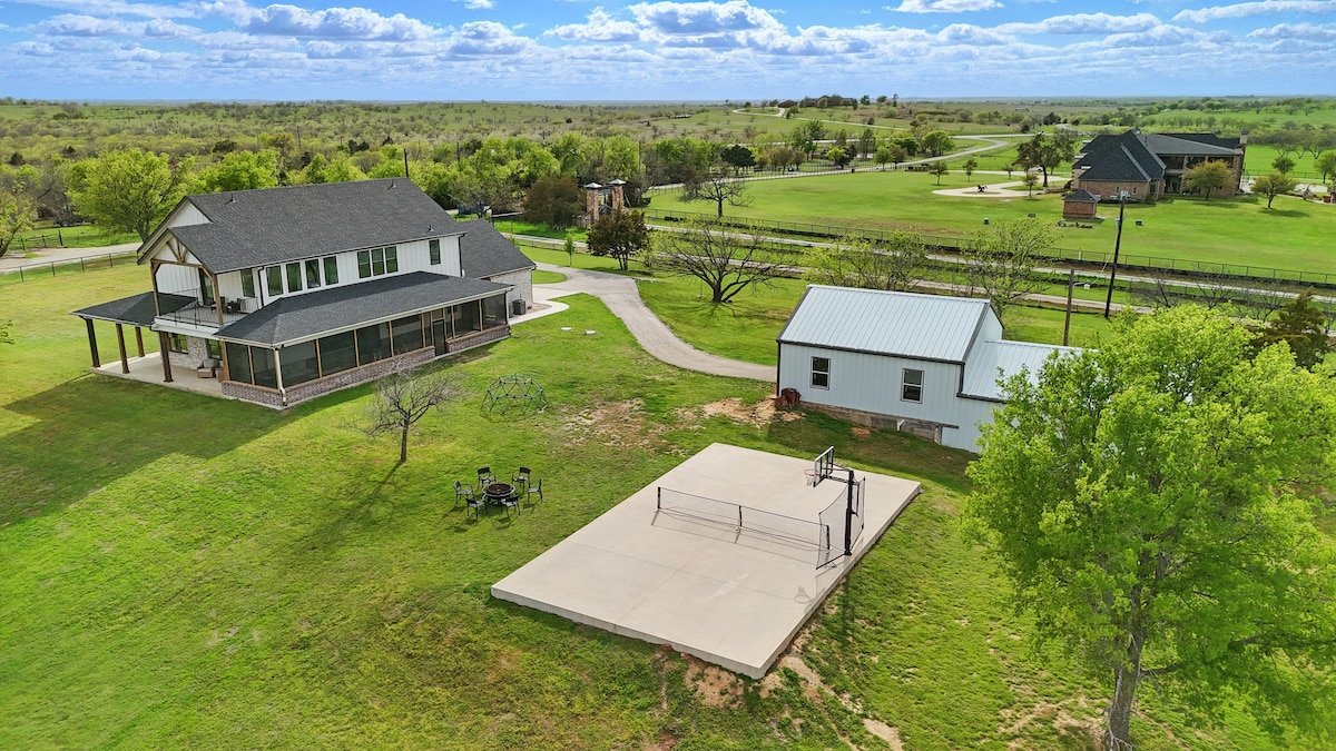 Honey Locust Hill – Gated Lake Retreat + 10 Acres!