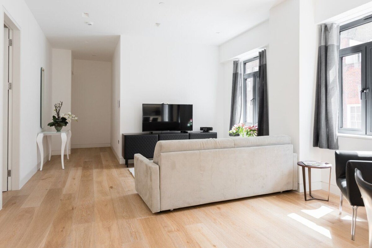 Comfortable 2 Bedroom in Trafalgar Sq gallery image 5