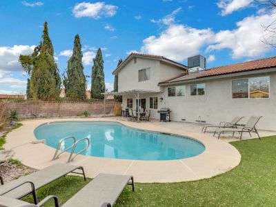 MidCentury Modern Home w/ Pool | 10 Min to Strip!