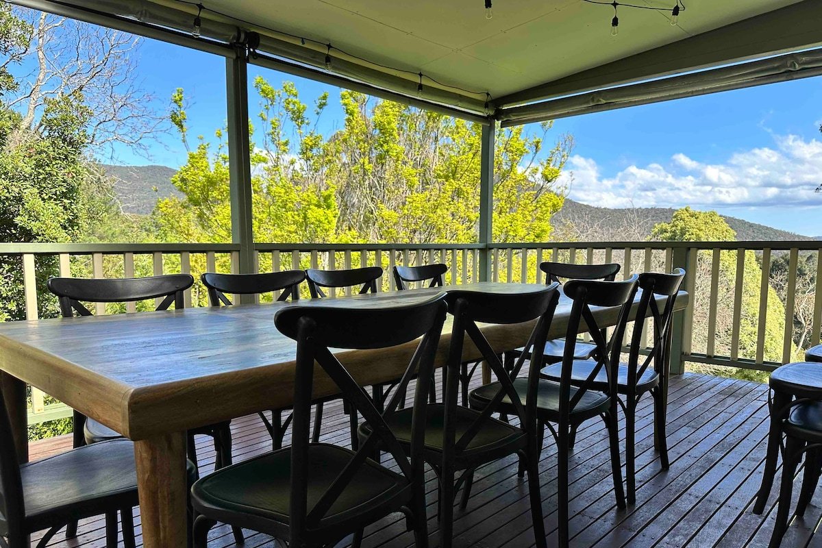 Cosy Retreat with Mountain Views gallery image 3