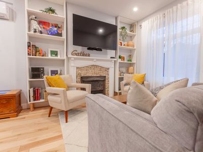 Toronto Oasis | Cafés, Local Vibes, Subway, Shops