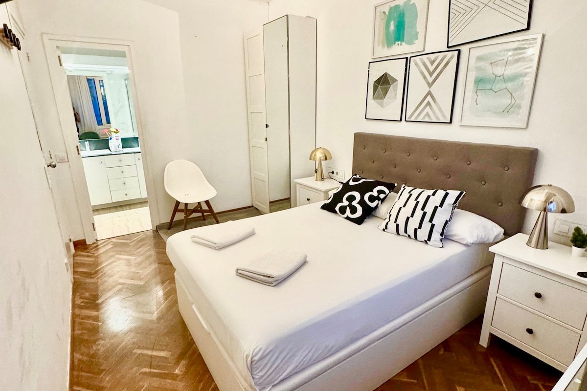 Great 5bd/3ba apartment Barcelona Central Aribau gallery image 3