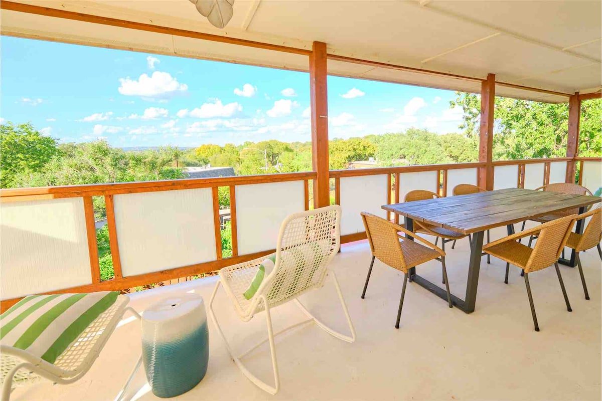 Barton Hills Pad: Sleep 16+, 3mi from Downtown gallery image 3