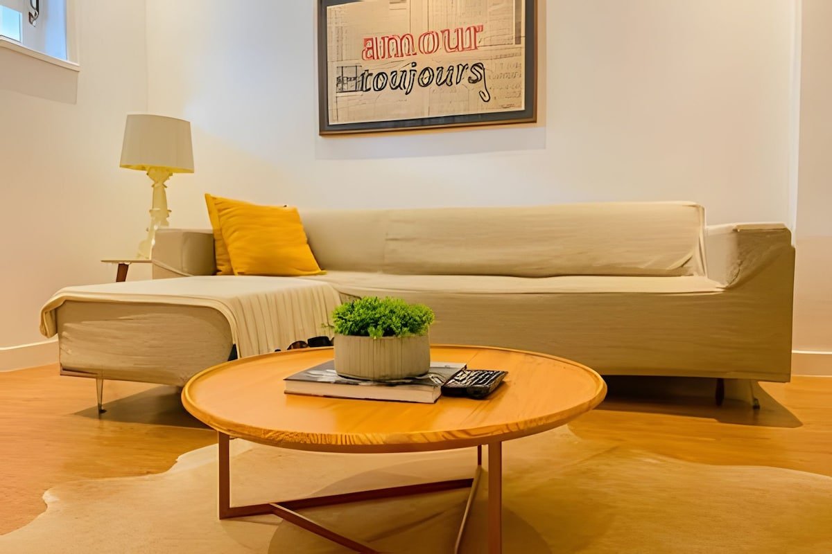 Renovated and modern next to Leblon’s beach! gallery image 3