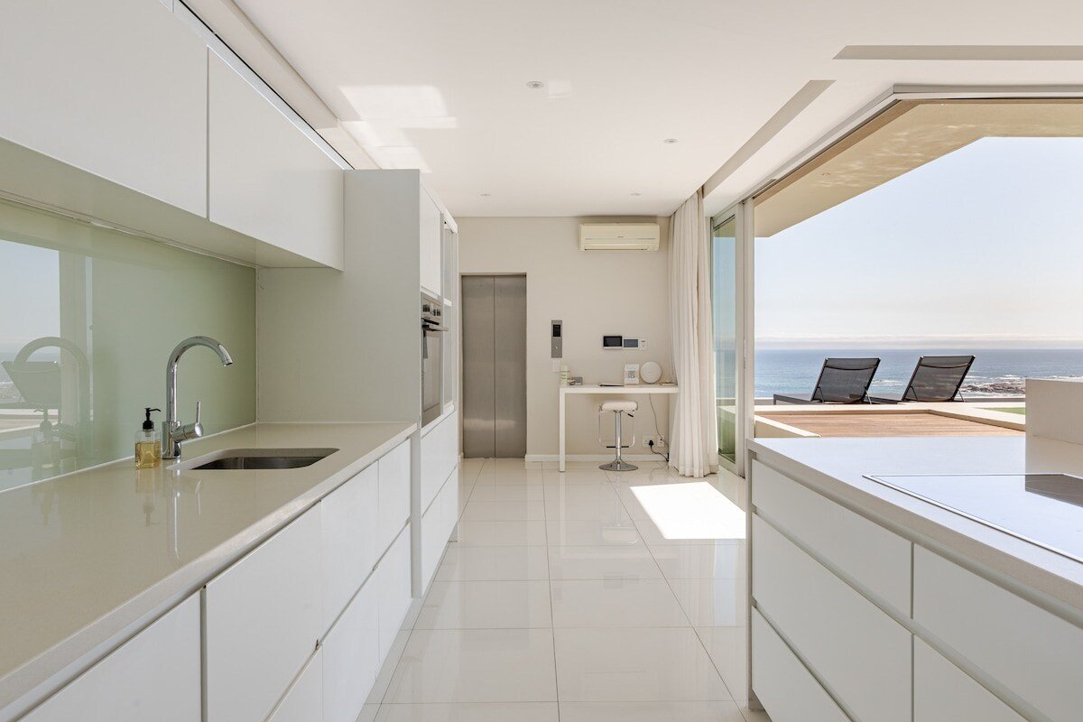 Spacious Villa with Stunning Views: Your Paradise gallery image 5