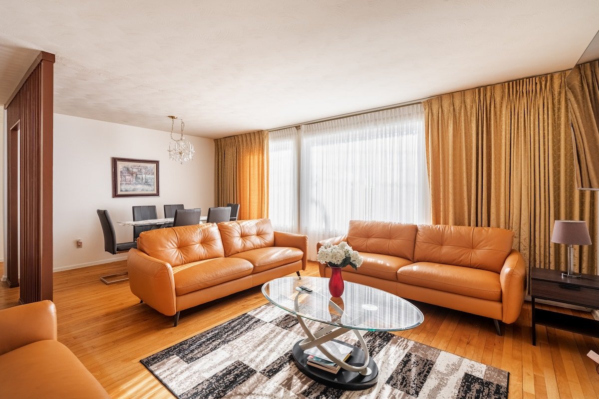 Spacious 5-Bedroom Home – Central AC/7beds gallery image 2