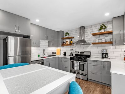 Duplex | 2 Kitchens, 10m to DT, Free Parking, BBQ