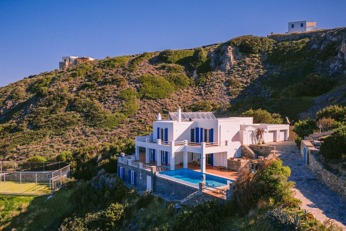 Villa Delfini, beachfront, best 2-16 guests, Syros gallery image 2