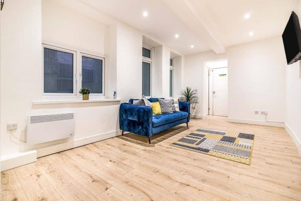 City Centre – Sleeps 20 Guests – 10 beds – 8 Rooms gallery image 5