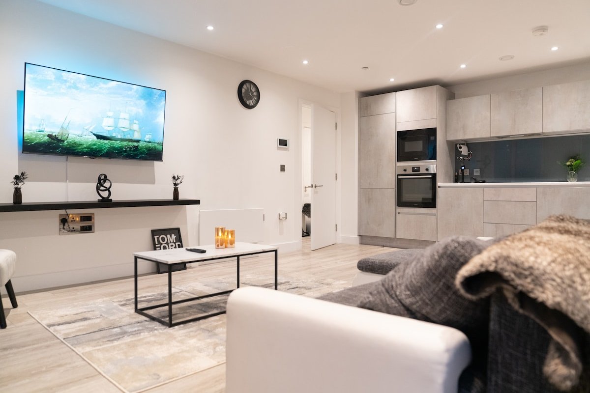 Luxury Penthouse in City Centre+Breathtaking views gallery image 2