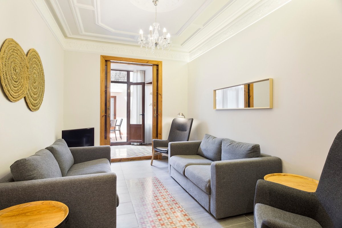 Apt. w/ PATIO, 4 Bedrs, 2 Bathrs & AC (8 adults) gallery image 2