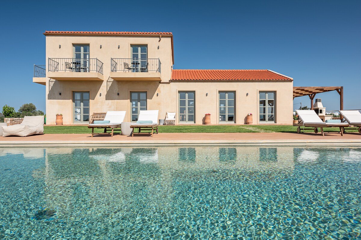 Aquila Villa, breathtaking view, big heated pool gallery image 3