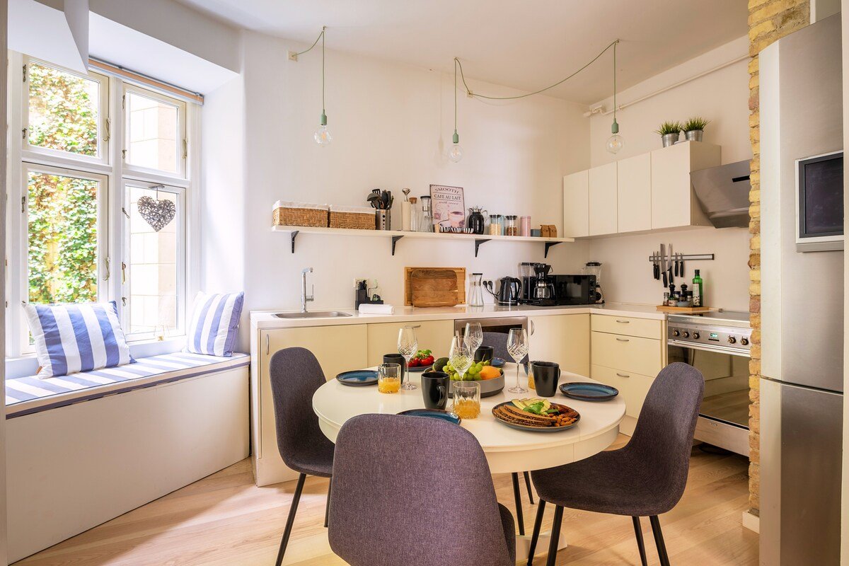 Family 2BR Flat By The Lakes gallery image 3