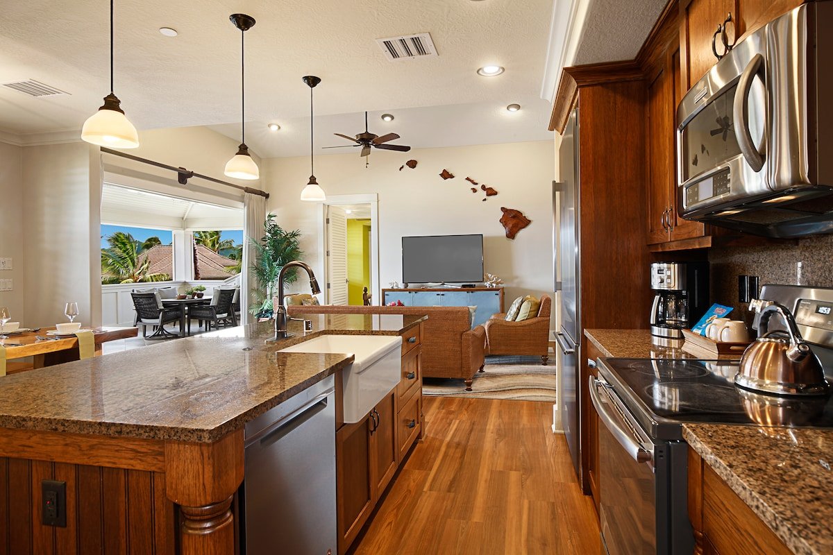 Luxury 4BR Penthouse at the Villas at Poipu Kai gallery image 3