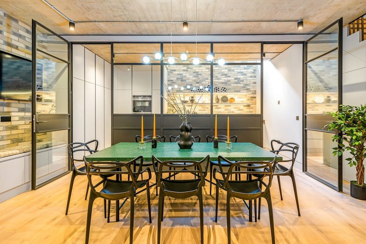 Large Luxury Contemporary Apt in Bloomsbury gallery image 2