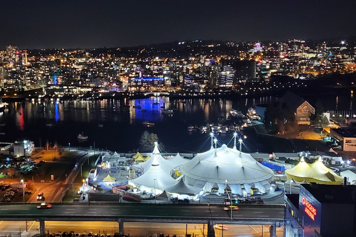 Outstanding views! Free parking.pool A/C Licensed