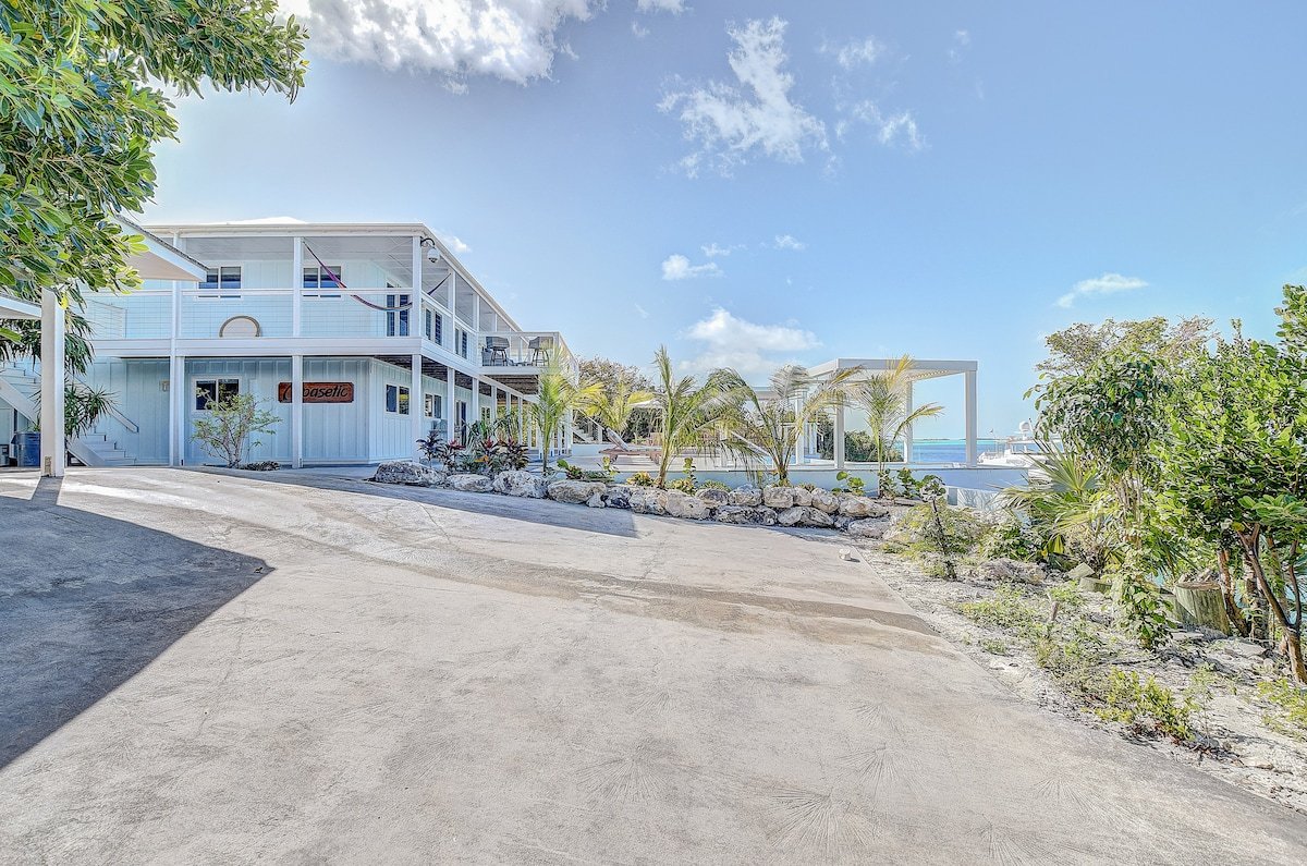 Copasetic infinity edge pool with yacht dockage gallery image 3