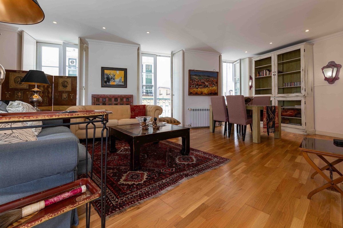 Historic 3 Bedroom Duplex Apartment in Lisbon gallery image 2