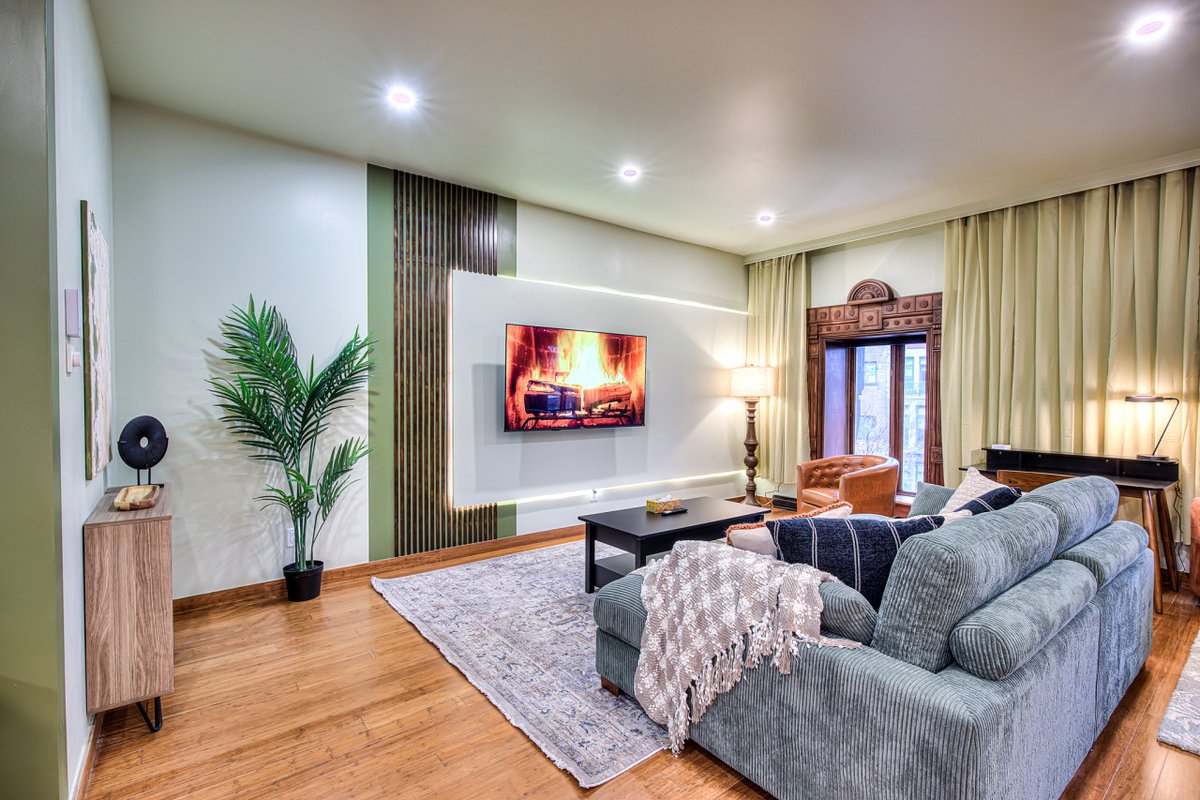 Downtown St Denis 2BR – Oasis Decor High Value VIP