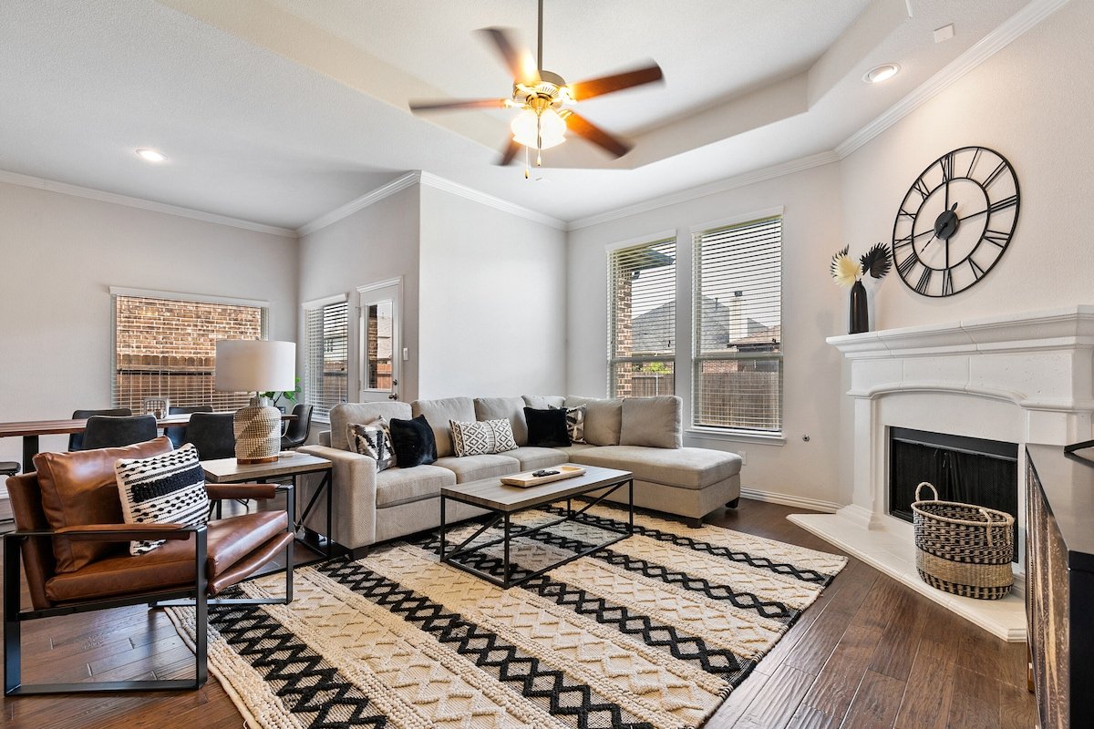 TCH – Spacious 5bd/3ba in Fort Worth w/ Workspace gallery image 3