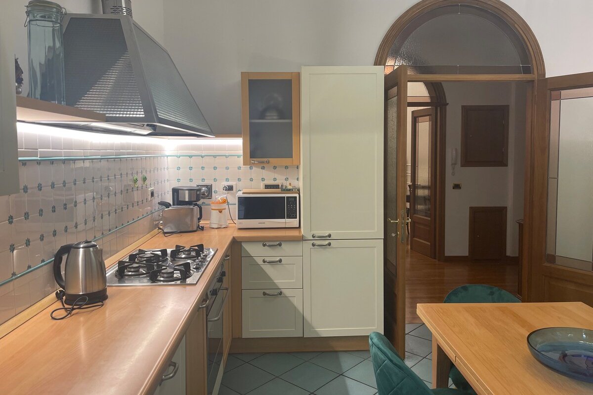 Huge private apartment at the Duomo cathedral gallery image 4